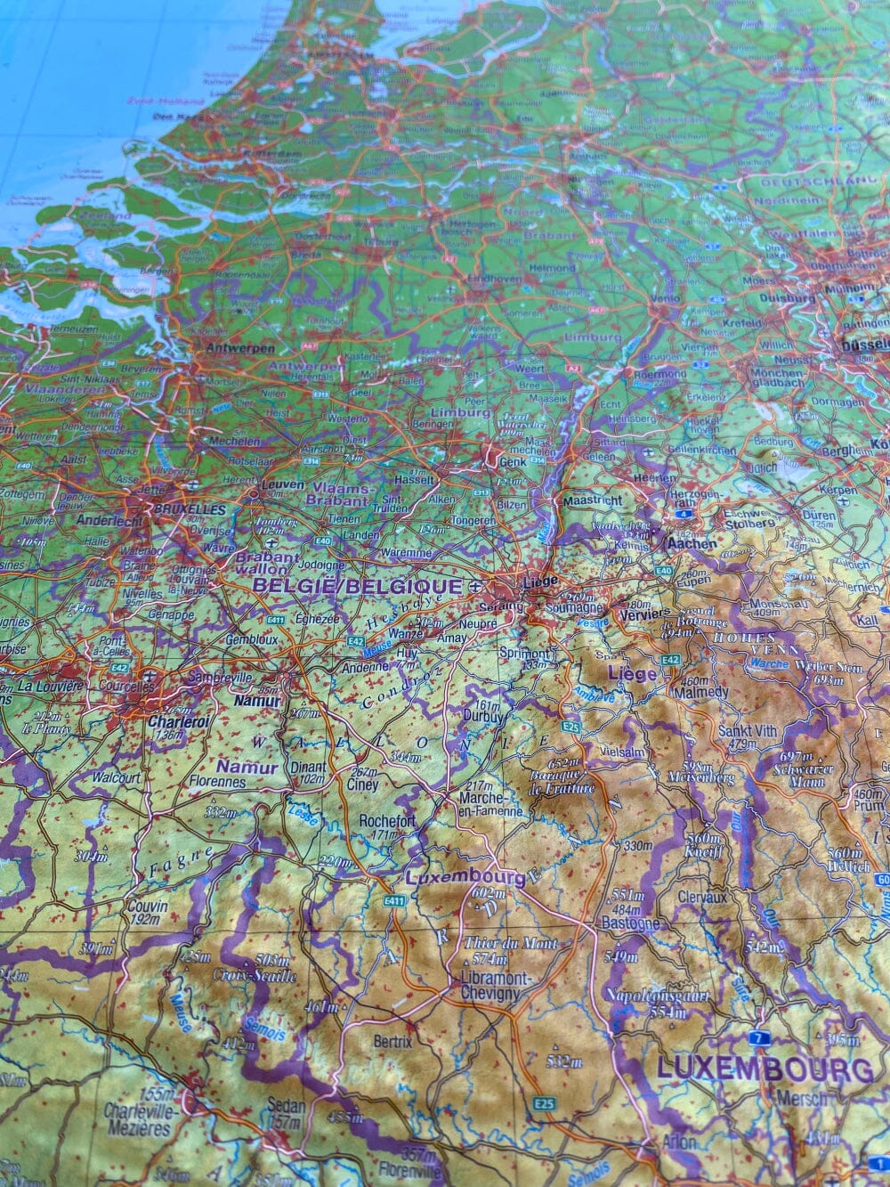 Carte murale en relief - Benelux (en anglais) - 39 x 29 cm | Georelief carte en relief Georelief
