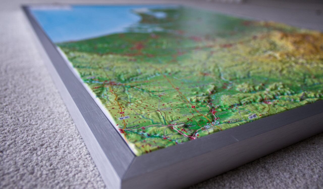 Carte murale en relief - Benelux (en anglais), avec cadre aluminium - 77 x 57 cm | Georelief carte en relief Georelief