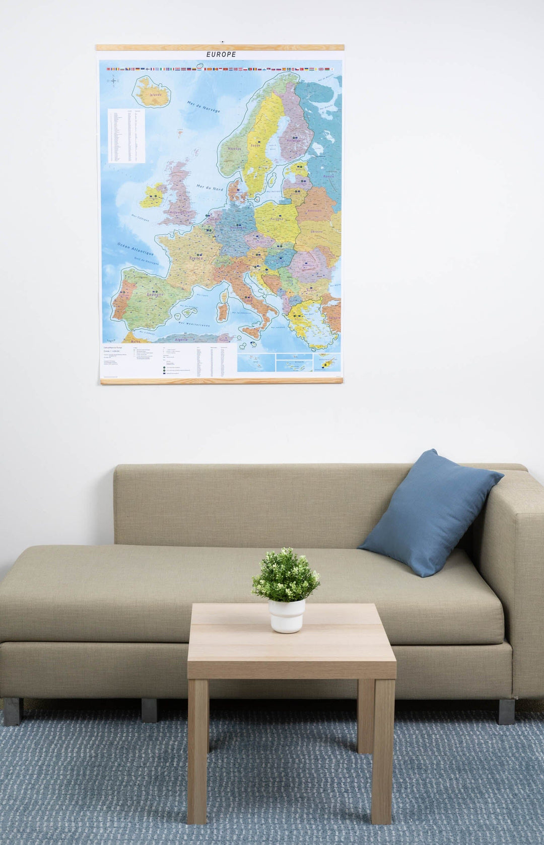 Carte murale plastifiée - Europe politique (90 x 122,5 cm), avec baguettes de maintien en bois | GeoMetro carte murale roulée (en tube) GeoMetro