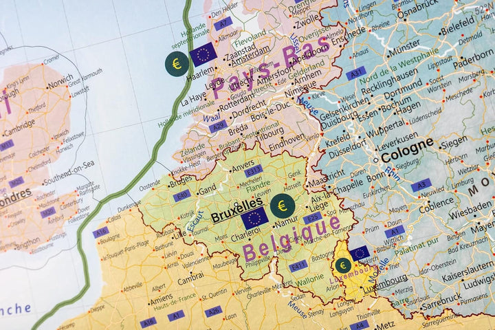 Carte murale plastifiée - Europe politique (90 x 122,5 cm), avec baguettes de maintien en bois | GeoMetro carte murale roulée (en tube) GeoMetro