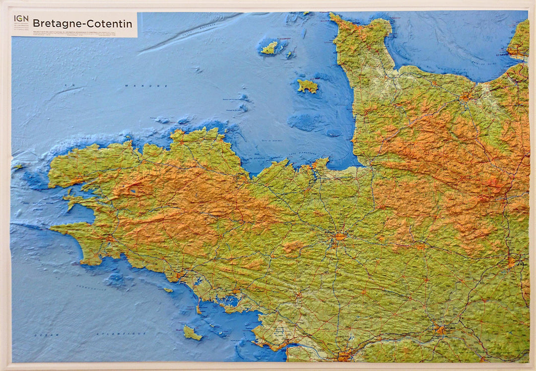 Carte murale en relief - Bretagne & Cotentin - 80 x 113 cm | IGN carte en relief IGN