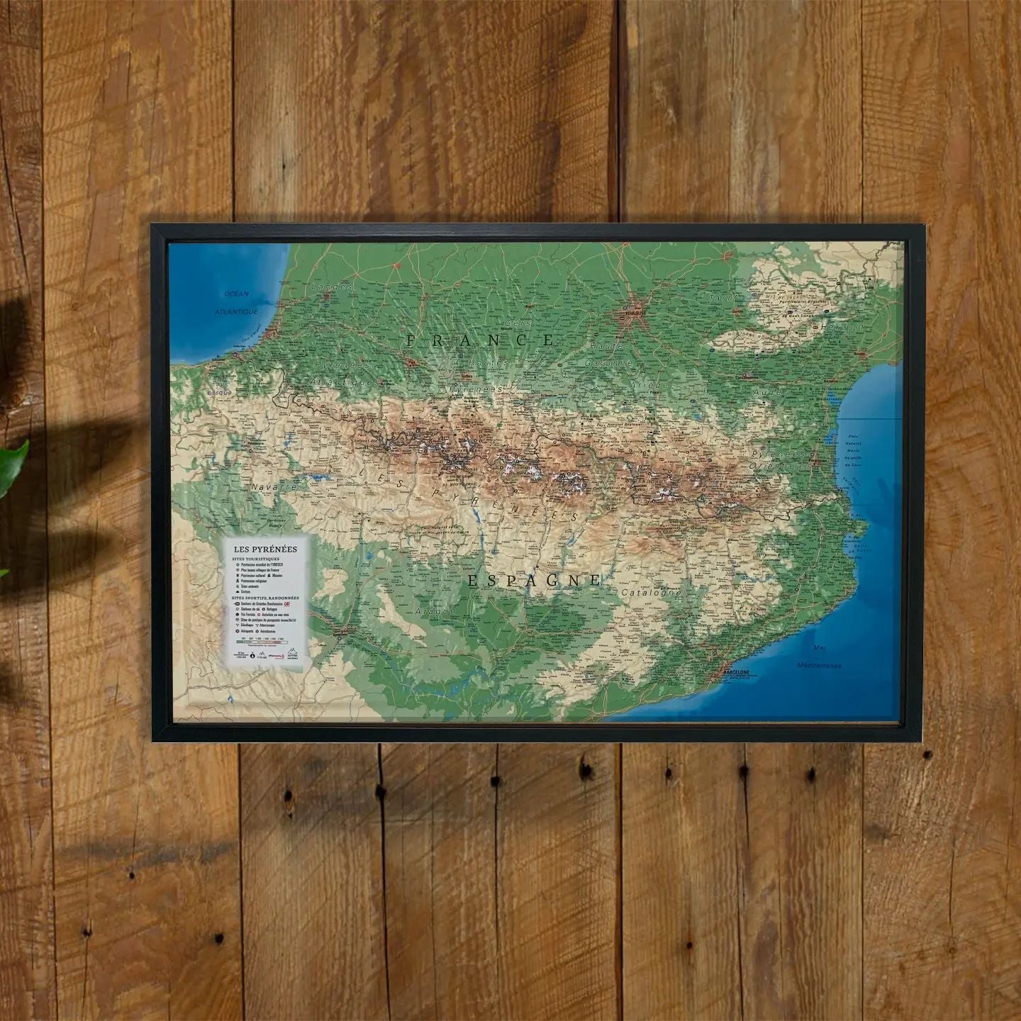 carte-en-relief-des-pyr-n-es-61-cm-x-41-cm-3d-map-cartovia