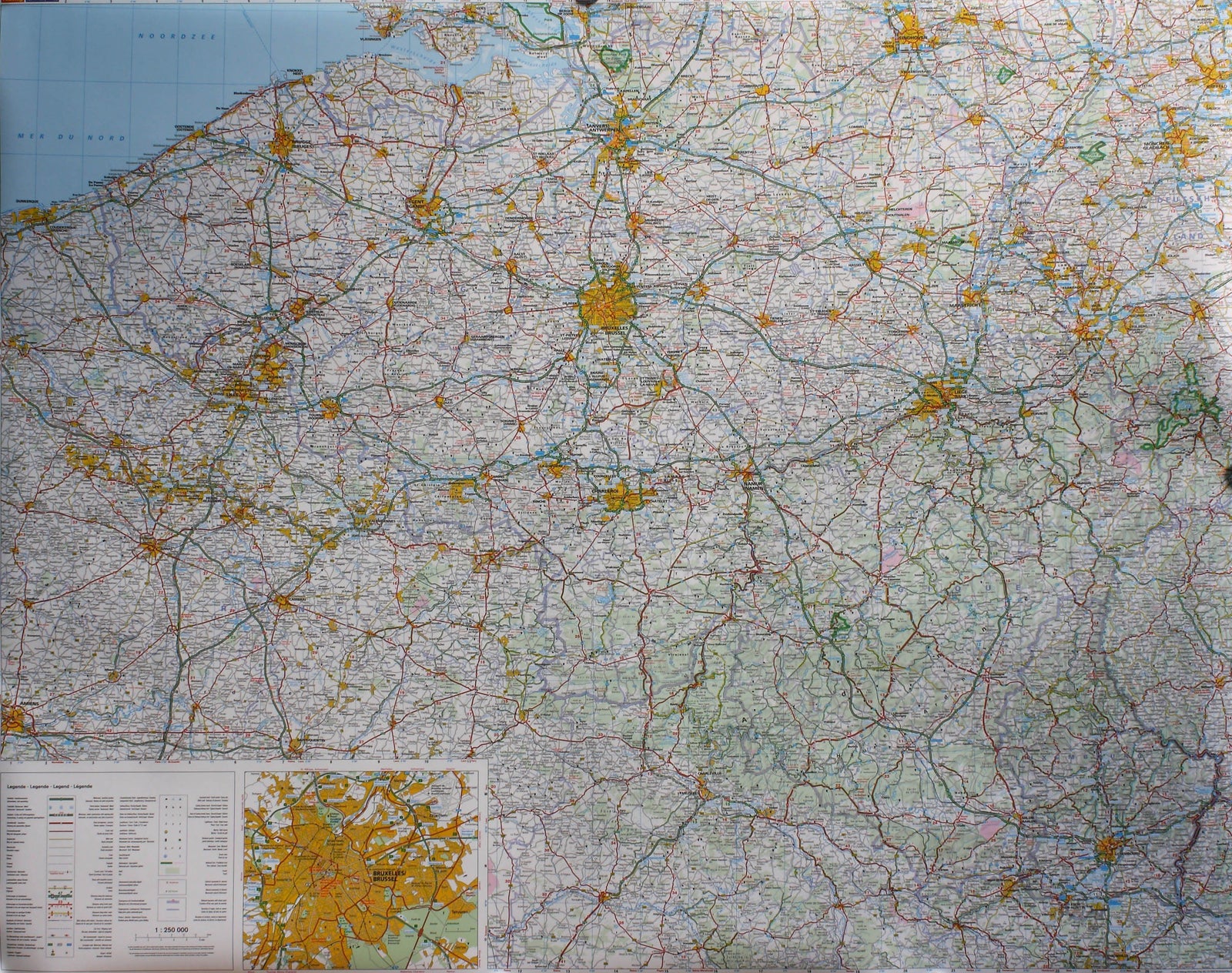 Carte murale plastifiée - Belgique & Luxembourg - 125 x 99 cm | Hallwag carte murale roulée (en tube) Hallwag sans lattes métalliques de maintien