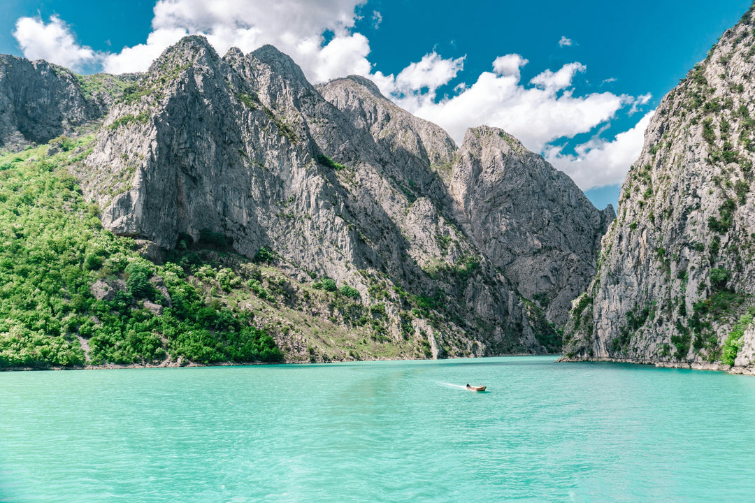 Lac Komani en Albanie