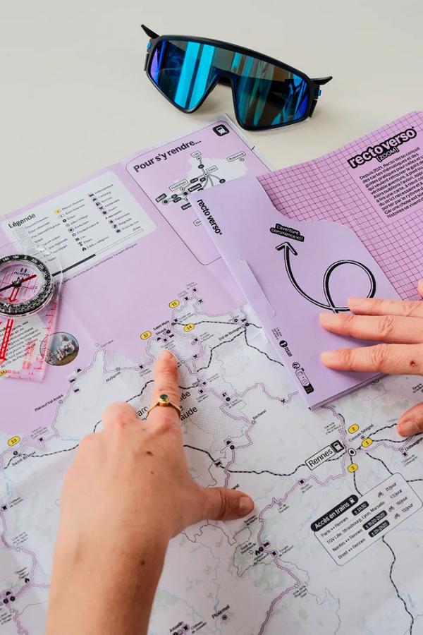 Carte-guide vélo - 15 aventures à vélo en Bretagne | Recto Verso
