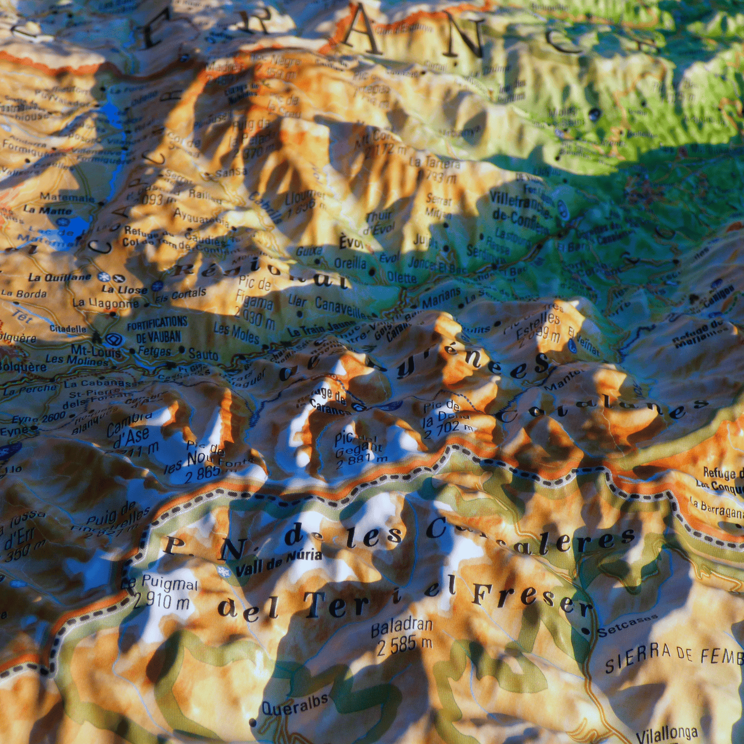 Carte murale en relief - Pyrénées-Orientales - 61 cm x 41 cm | 3D Map carte en relief 3D Map