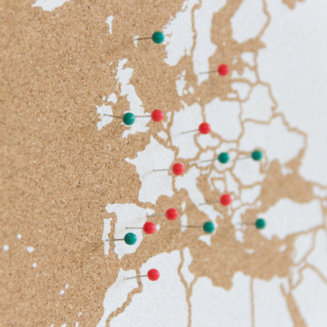 Carte du monde en liège - couleur naturelle, impression blanc (45 x 30 cm) | Miss Wood accessoire Miss Wood 