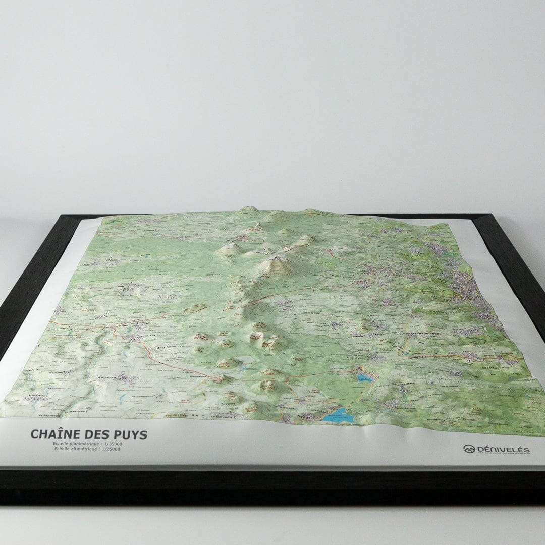 Carte en relief - Chaîne des Puys - 70 x 50 x 3 cm | Dénivelés Editions carte en relief Dénivelés Editions 