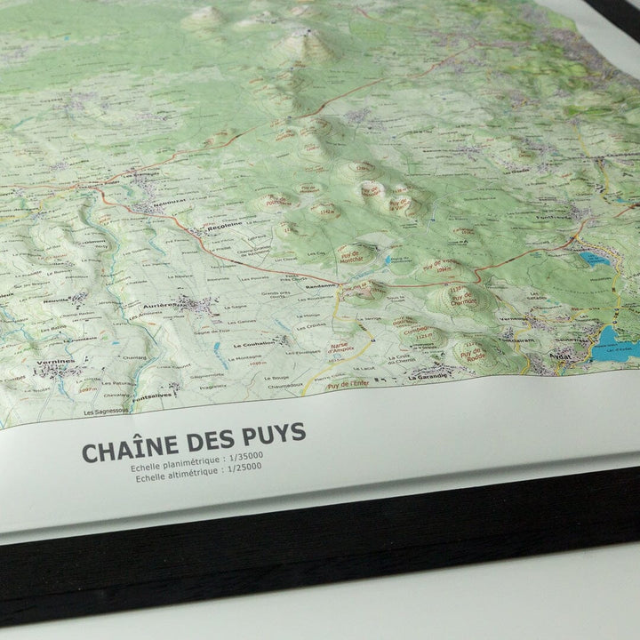 Carte en relief - Chaîne des Puys - 70 x 50 x 3 cm | Dénivelés Editions carte en relief Dénivelés Editions 