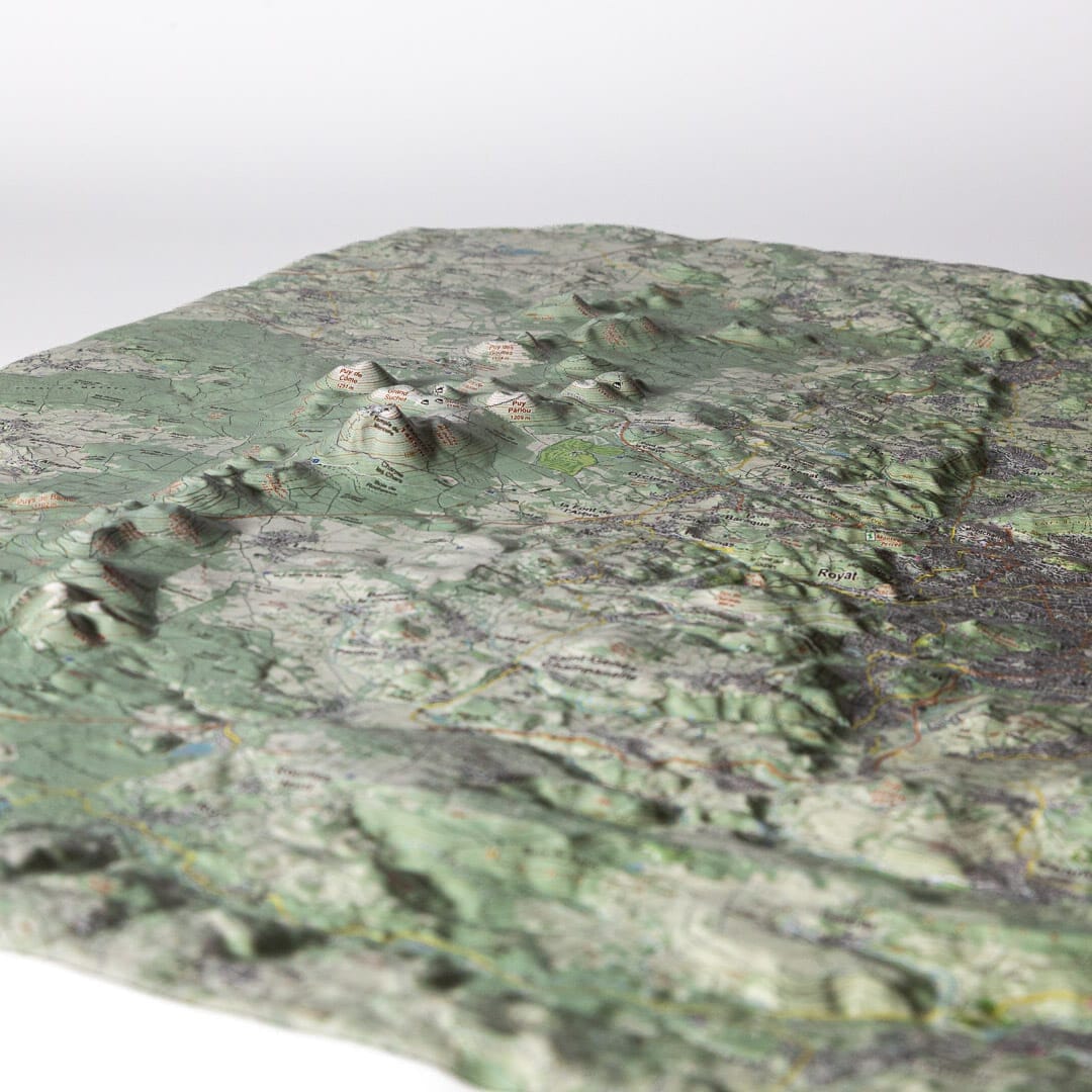 Carte en relief - Chaîne des Puys, Faille de la Limagne - 50 x 70 x 3 cm | Dénivelés Editions carte en relief Dénivelés Editions 
