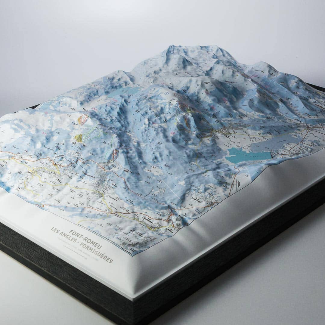 Carte en relief - Domaines Font Romeu, les Angles, Formiguères - 50 x 70 x 5 cm | Dénivelés Editions carte en relief Dénivelés Editions 