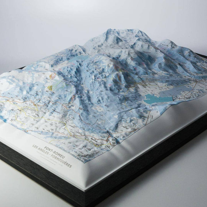 Carte en relief - Domaines Font Romeu, les Angles, Formiguères - 50 x 70 x 5 cm | Dénivelés Editions carte en relief Dénivelés Editions 