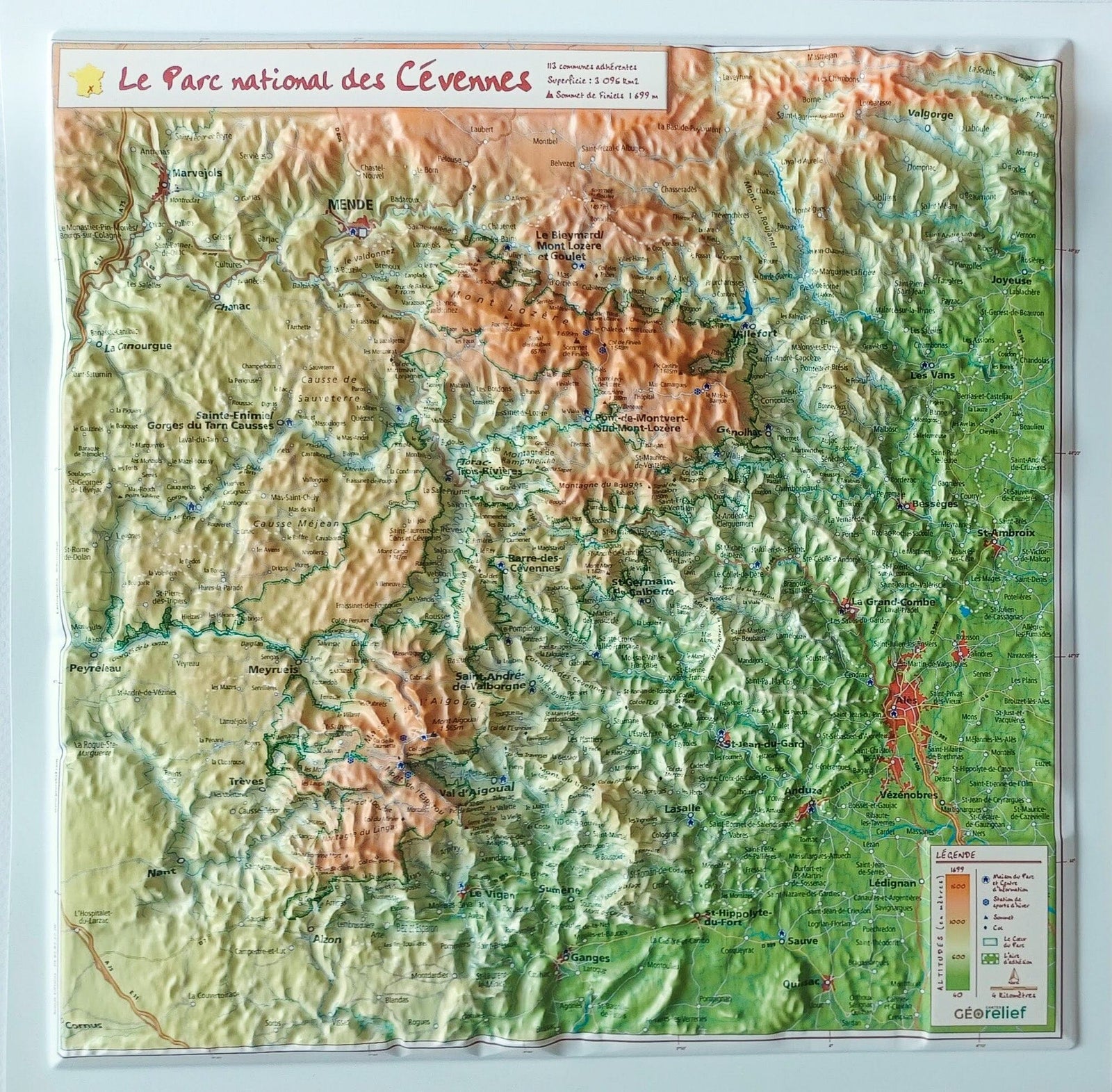 Carte en relief - Le Parc National des Cévennes - 31 x 31 cm | Relief Editions carte en relief Reliefs Editions