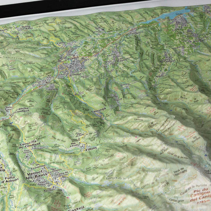 Carte en relief - Massif du Canigou - Massís del Canigó - 50 x 70 x 6 cm | Dénivelés Editions carte en relief Dénivelés Editions 