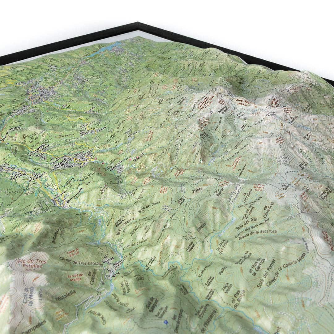 Carte en relief - Massif du Canigou - Massís del Canigó - 50 x 70 x 6 cm | Dénivelés Editions carte en relief Dénivelés Editions 