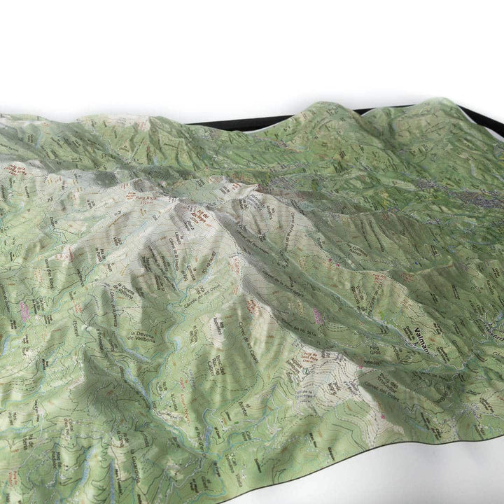 Carte en relief - Massif du Canigou - Massís del Canigó - 50 x 70 x 6 cm | Dénivelés Editions carte en relief Dénivelés Editions 