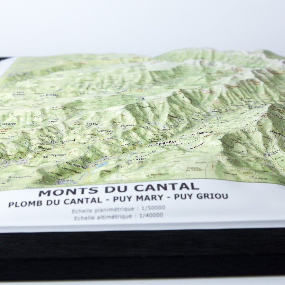 Carte en relief - Monts du Cantal - 70 x 50 x 4 cm | Dénivelés Editions carte en relief Dénivelés Editions 