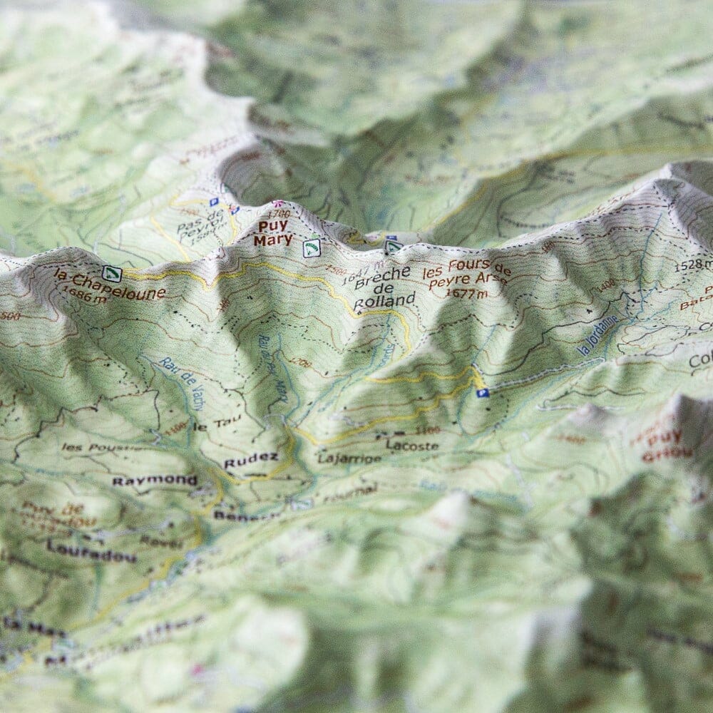Carte en relief - Monts du Cantal - 70 x 50 x 4 cm | Dénivelés Editions carte en relief Dénivelés Editions 
