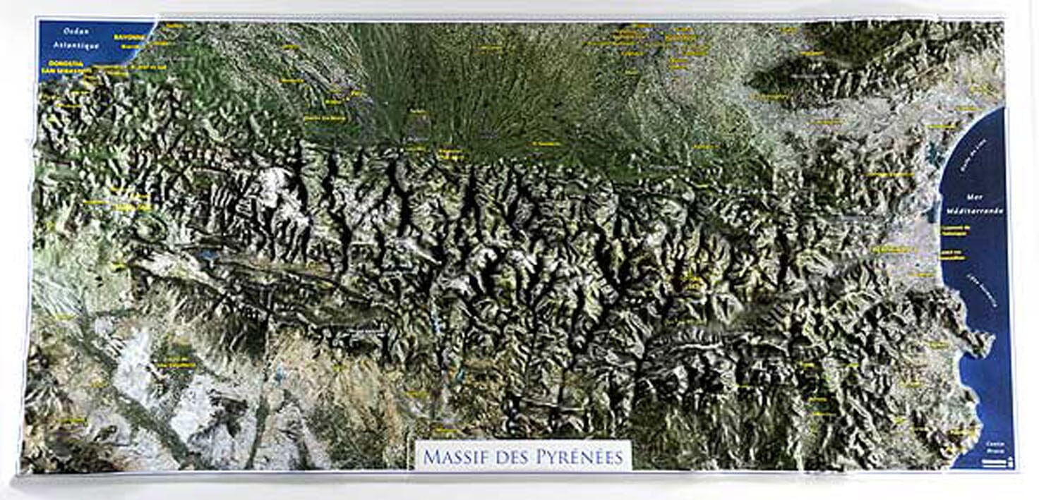 Small relief map - Pyrenees Mountains - Satellite - 31 X 42 cm – Cartovia