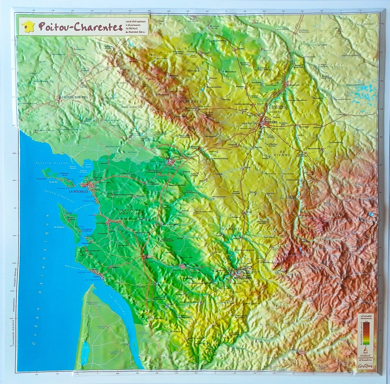 Carte en relief - Poitou-Charentes - 42 X 42 cm | Relief Editions carte en relief Reliefs Editions