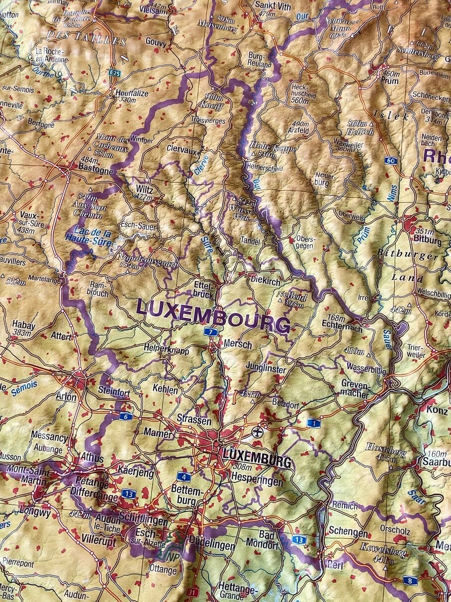 Carte murale en relief - Benelux (en anglais) - 77 x 57 cm | Georelief carte en relief Georelief