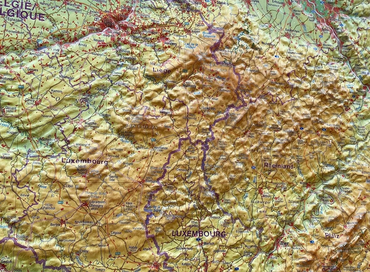 Carte murale en relief - Benelux (en anglais) - 77 x 57 cm | Georelief carte en relief Georelief