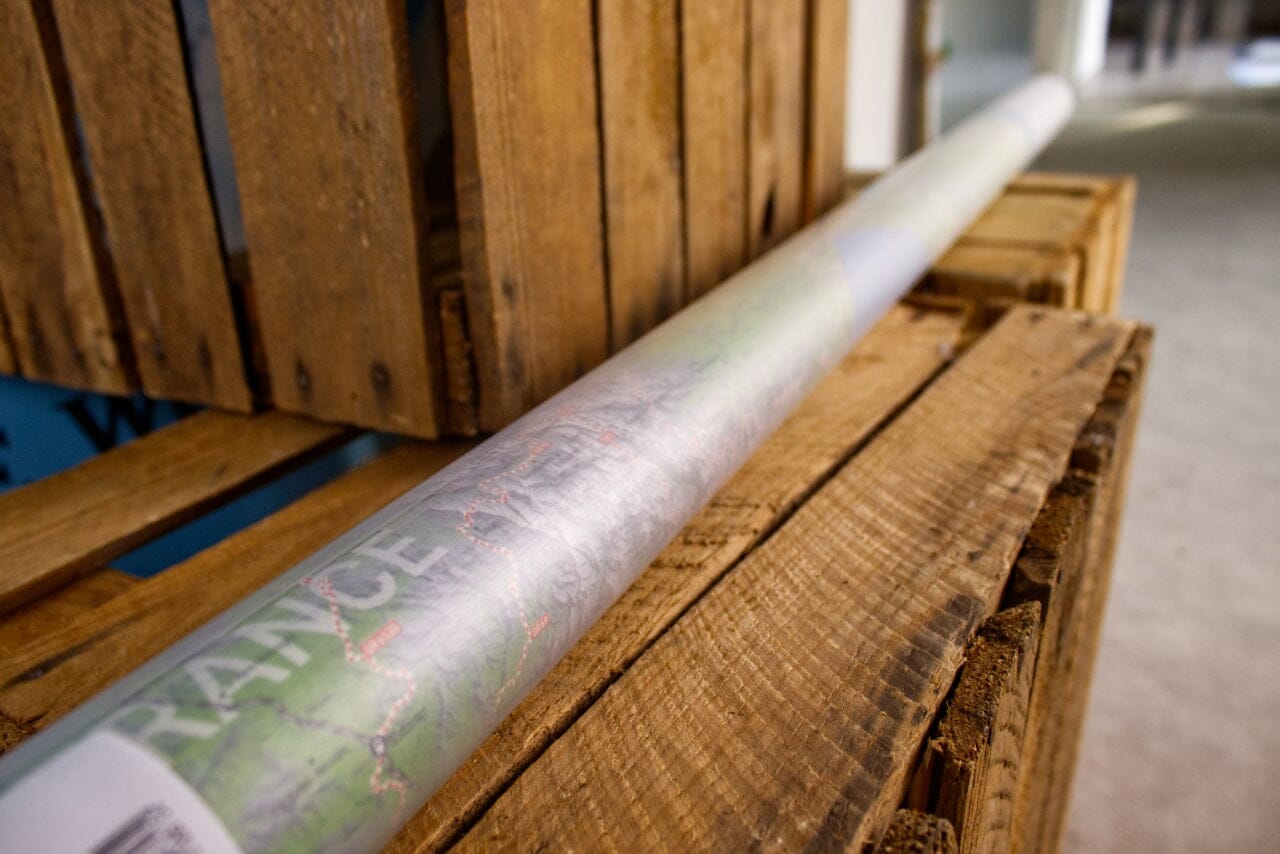 Carte murale Hike and Rail - Alpes, Pyrénées, Corse (98 x 68 cm) | Alta Via carte murale roulée (en tube) Alta Via