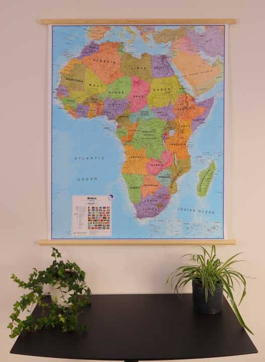 Carte murale plastifiée avec lattes de maintien en bois - Afrique politique (en anglais) - 100 x 120 cm | Maps International carte murale roulée (en tube) Maps International