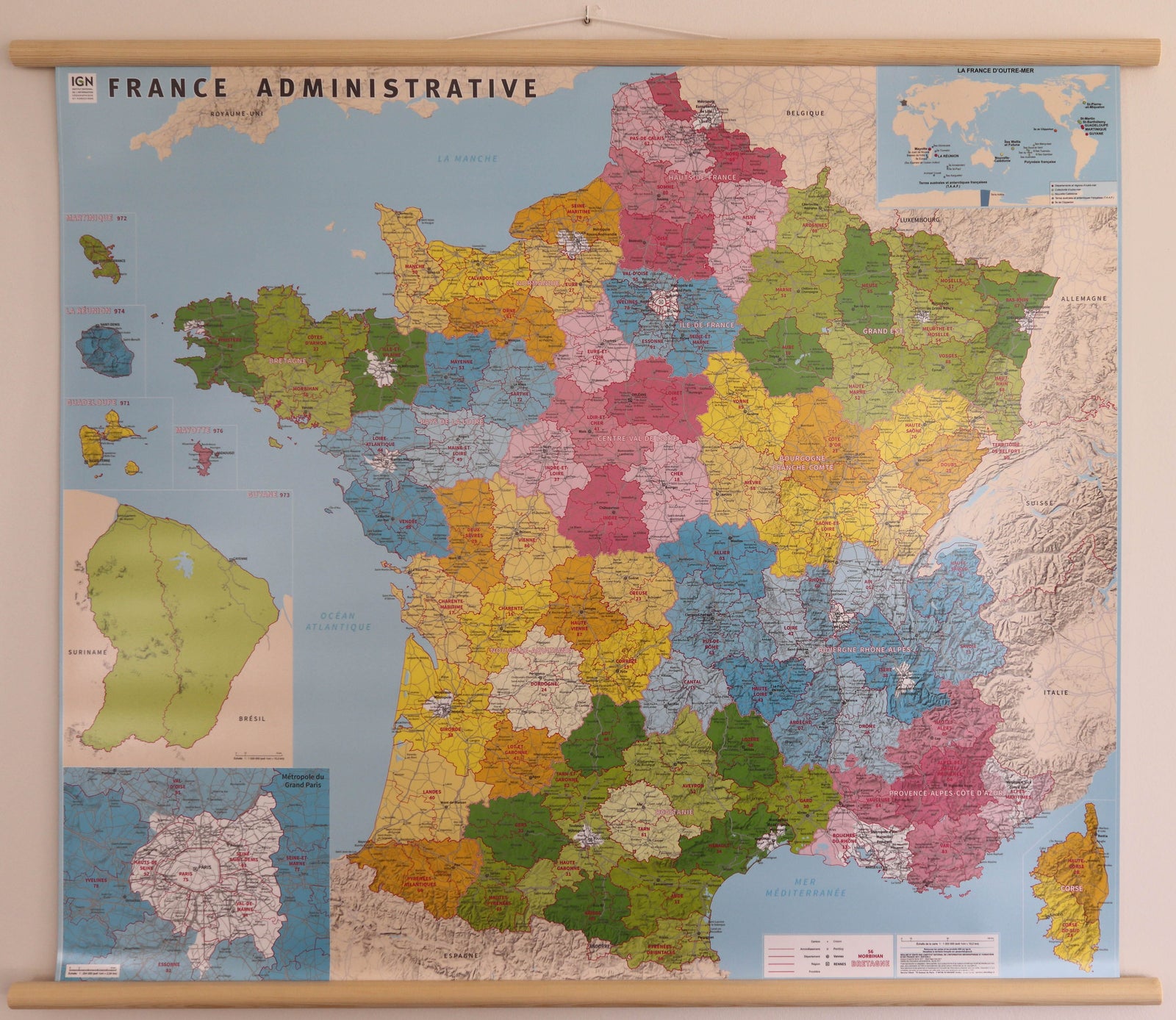 Carte murale plastifiée avec lattes de maintien en bois - France administrative (98 x 113 cm | IGN carte murale roulée (en tube) IGN