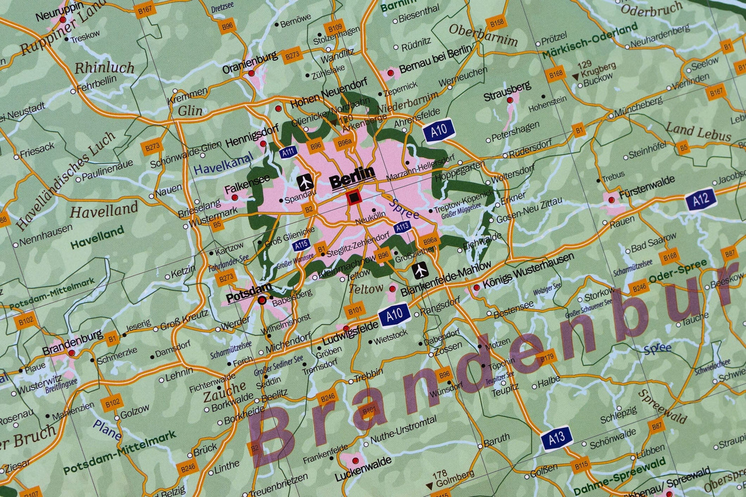 Carte murale plastifiée (en allemand) - Allemagne physique (100 x 140 cm), avec baguettes métalliques | GeoMetro carte murale roulée (en tube) GeoMetro