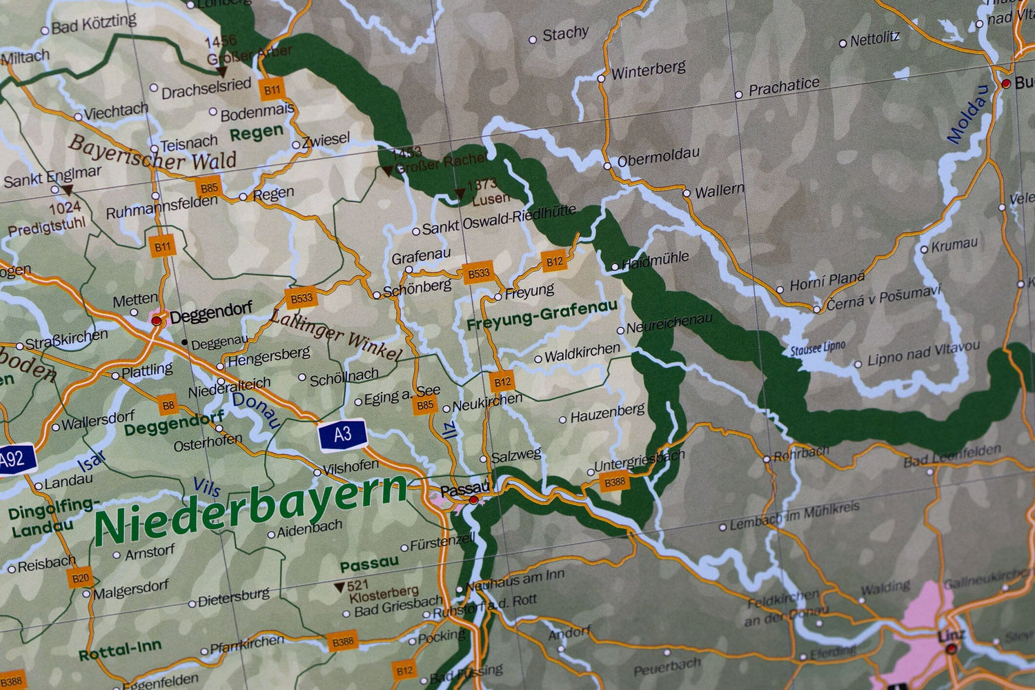 Carte murale plastifiée (en allemand) - Allemagne physique (100 x 140 cm) | GeoMetro carte murale roulée (en tube) GeoMetro