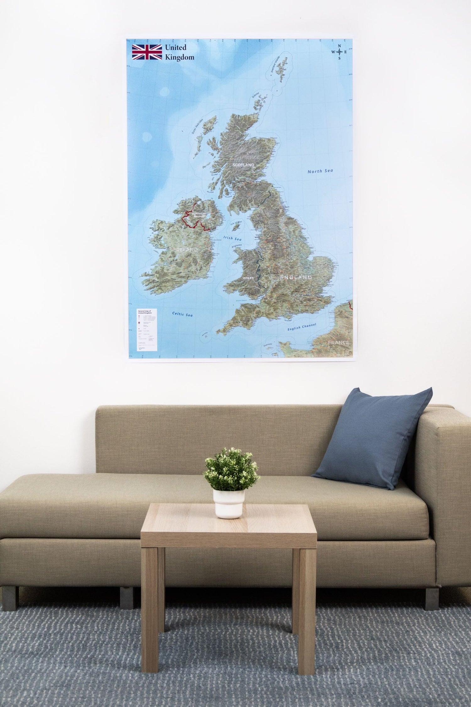Carte murale plastifiée (en anglais) - Grande Bretagne politique et physique (100 x 140 cm) | GeoMetro carte murale roulée (en tube) GeoMetro