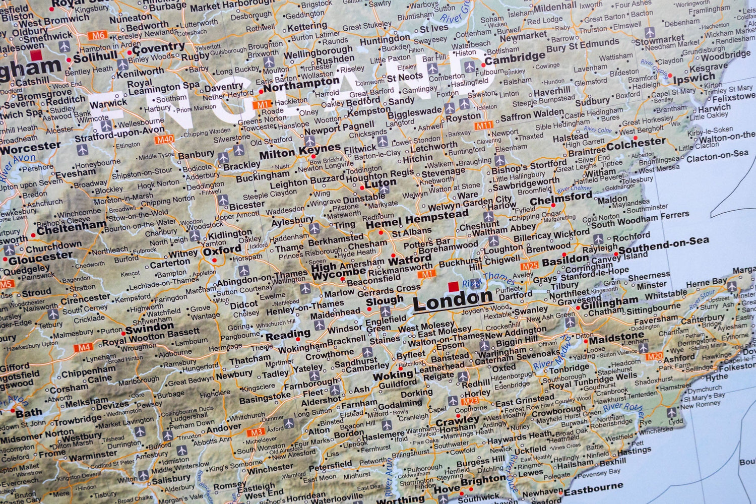 Carte murale plastifiée (en anglais) - Grande Bretagne politique et physique (100 x 140 cm) | GeoMetro carte murale roulée (en tube) GeoMetro