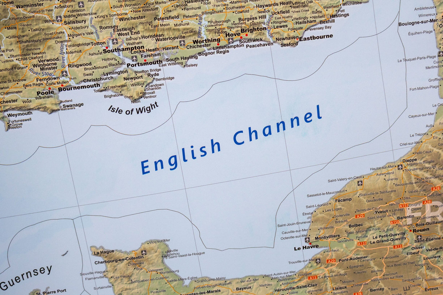 Carte murale plastifiée (en anglais) - Grande Bretagne politique et physique (100 x 140 cm) | GeoMetro carte murale roulée (en tube) GeoMetro