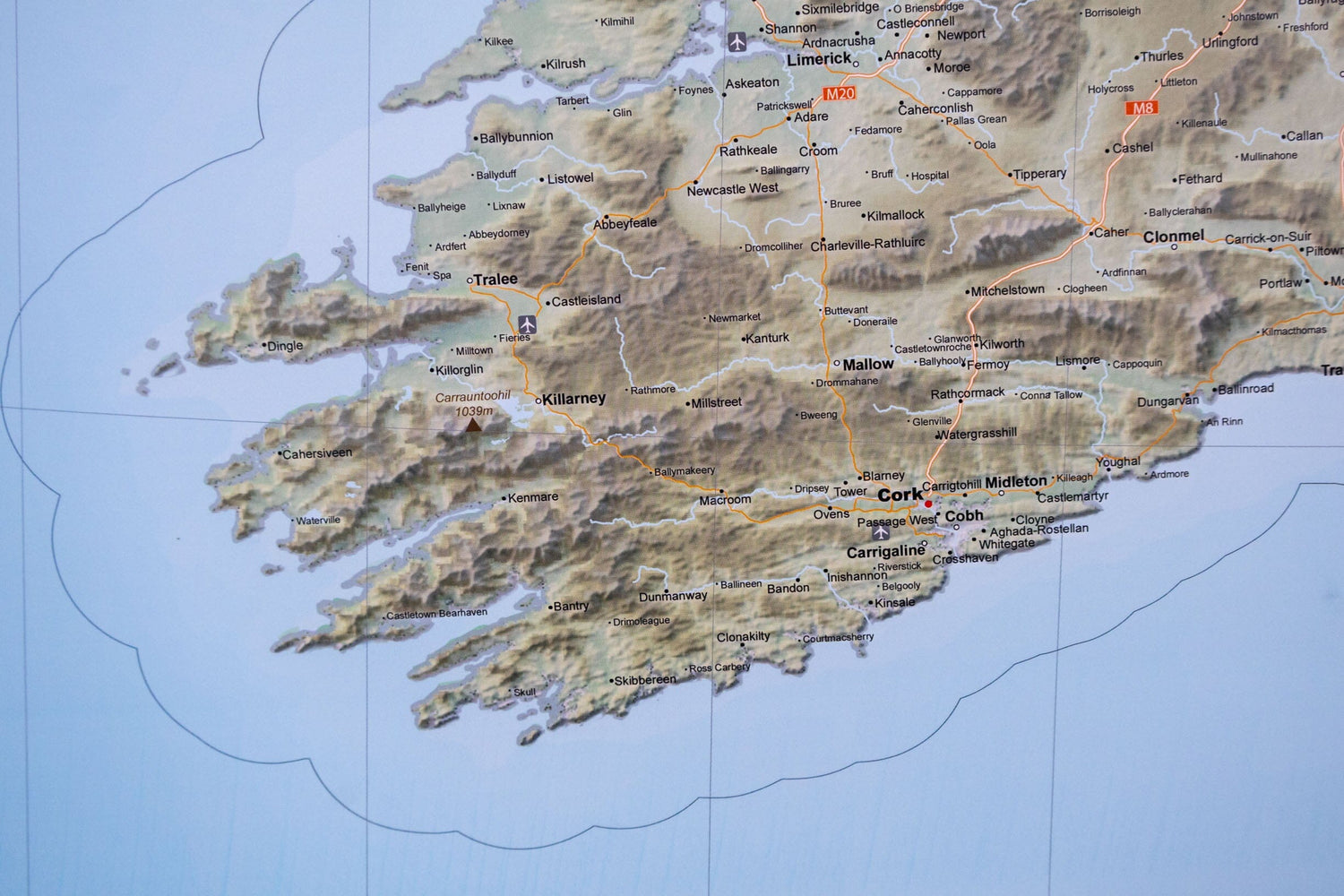 Carte murale plastifiée (en anglais) - Grande Bretagne politique et physique (100 x 140 cm) | GeoMetro carte murale roulée (en tube) GeoMetro