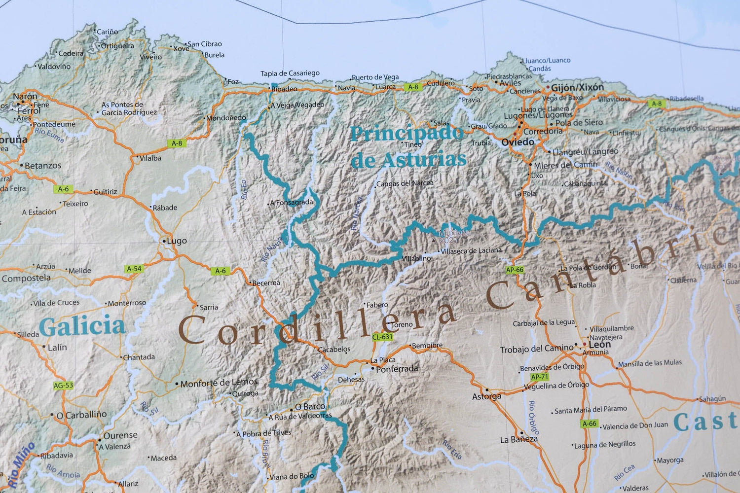 Carte murale plastifiée (en espagnol) - Espagne physique (118,8 x 84 cm) | GeoMetro carte murale roulée (en tube) GeoMetro