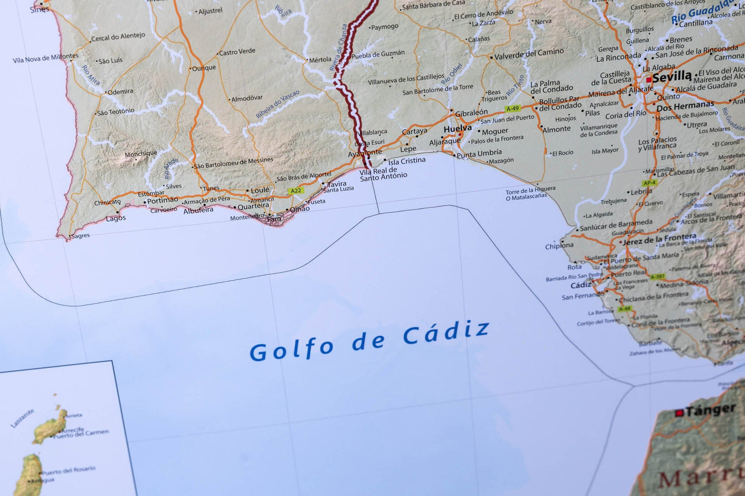 Carte murale plastifiée (en espagnol) - Espagne physique (118,8 x 84 cm) | GeoMetro carte murale roulée (en tube) GeoMetro