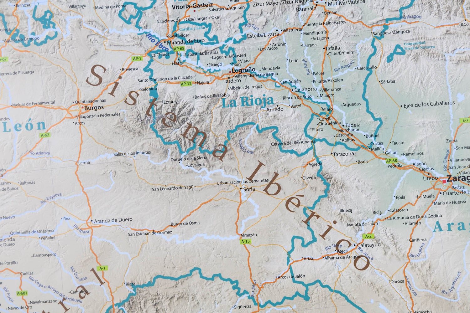 Carte murale plastifiée (en espagnol) - Espagne physique (118,8 x 84 cm) | GeoMetro carte murale roulée (en tube) GeoMetro