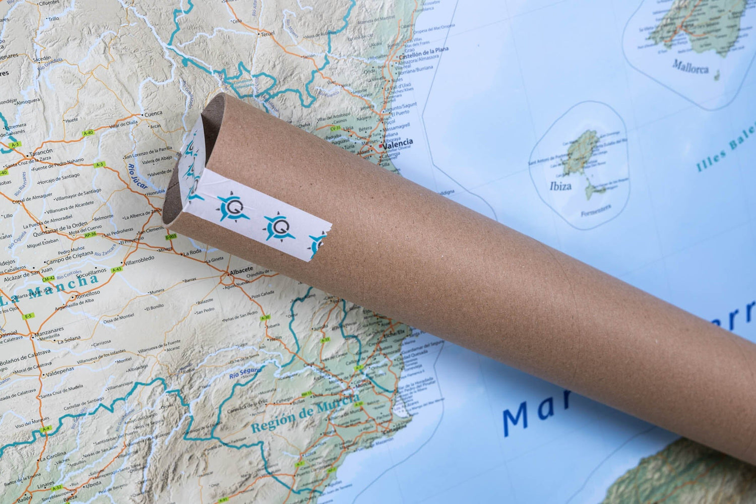 Carte murale plastifiée (en espagnol) - Espagne physique (118,8 x 84 cm) | GeoMetro carte murale roulée (en tube) GeoMetro