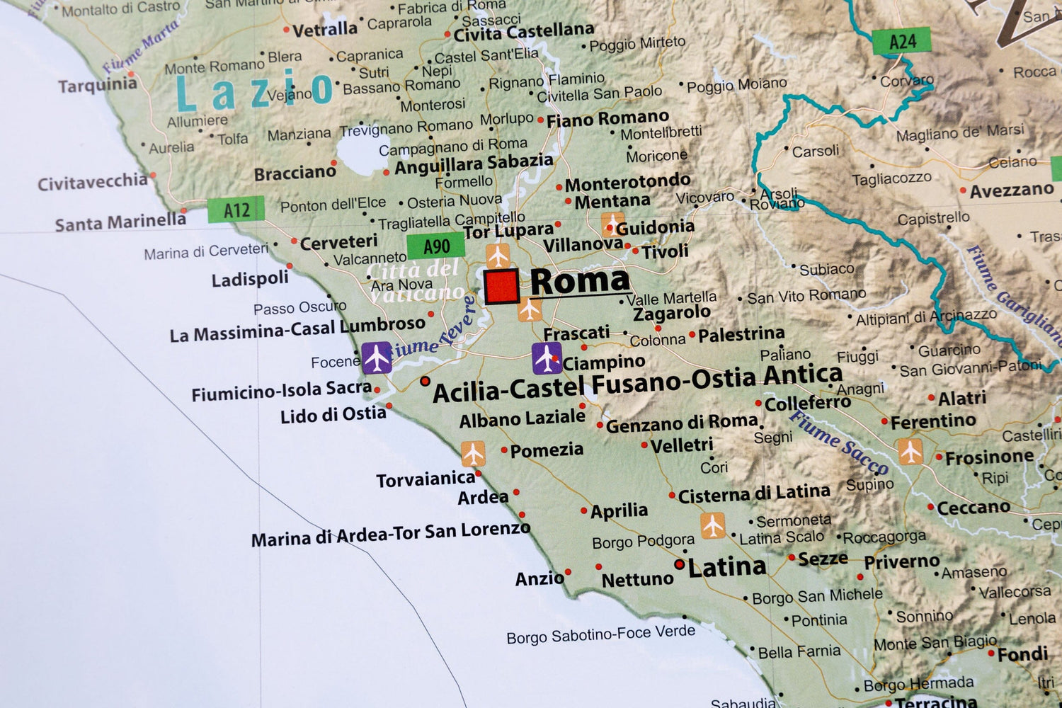 Carte murale plastifiée (en italien) - Italie physique (100 x 140 cm) | GeoMetro carte murale roulée (en tube) GeoMetro