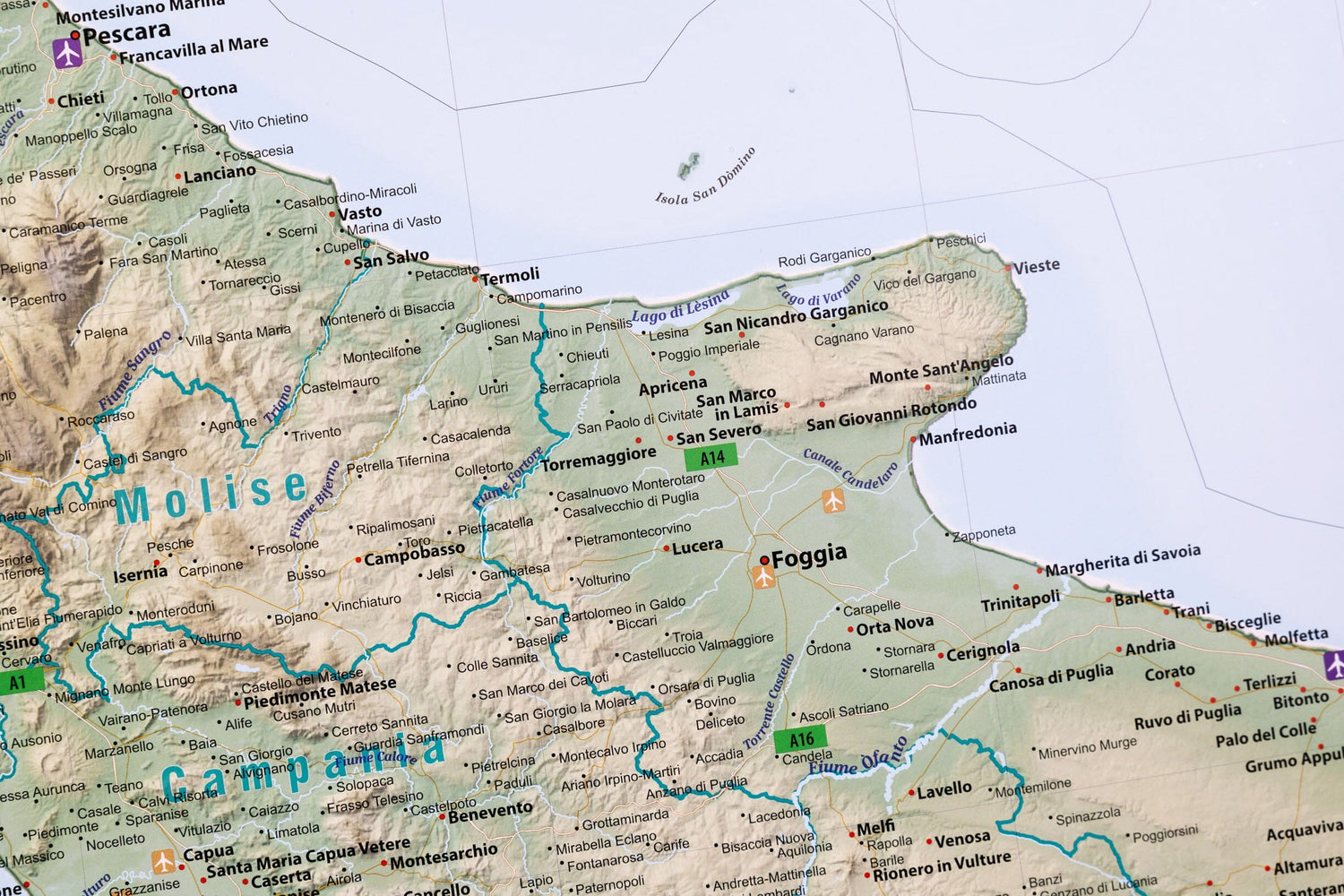 Carte murale plastifiée (en italien) - Italie physique (100 x 140 cm) | GeoMetro carte murale roulée (en tube) GeoMetro