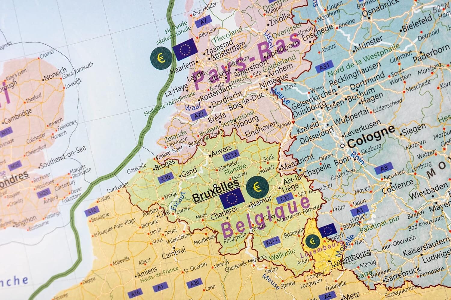 Carte murale plastifiée - Europe politique (90 x 122,5 cm) | GeoMetro carte murale roulée (en tube) GeoMetro