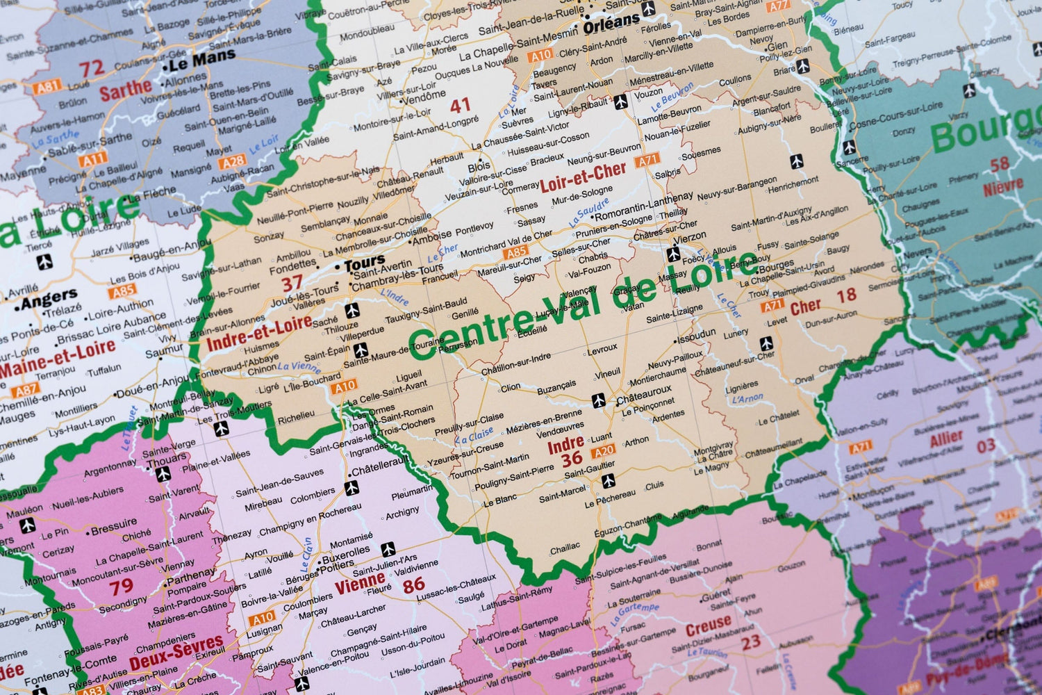 Carte murale plastifiée - France administrative (100 x 100 cm), avec baguettes de maintien en bois | GeoMetro carte murale roulée (en tube) GeoMetro