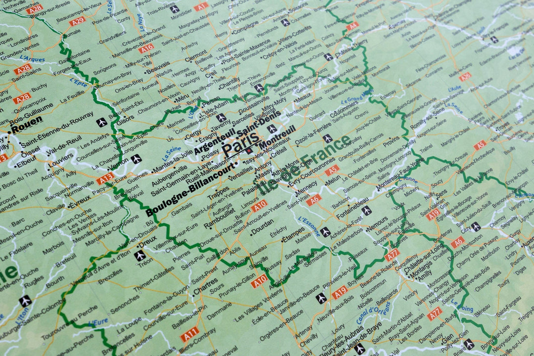 Carte murale plastifiée - France physique (100 x 100 cm), avec baguettes en bois | GeoMetro carte murale petit tube taux réduit GeoMetro 