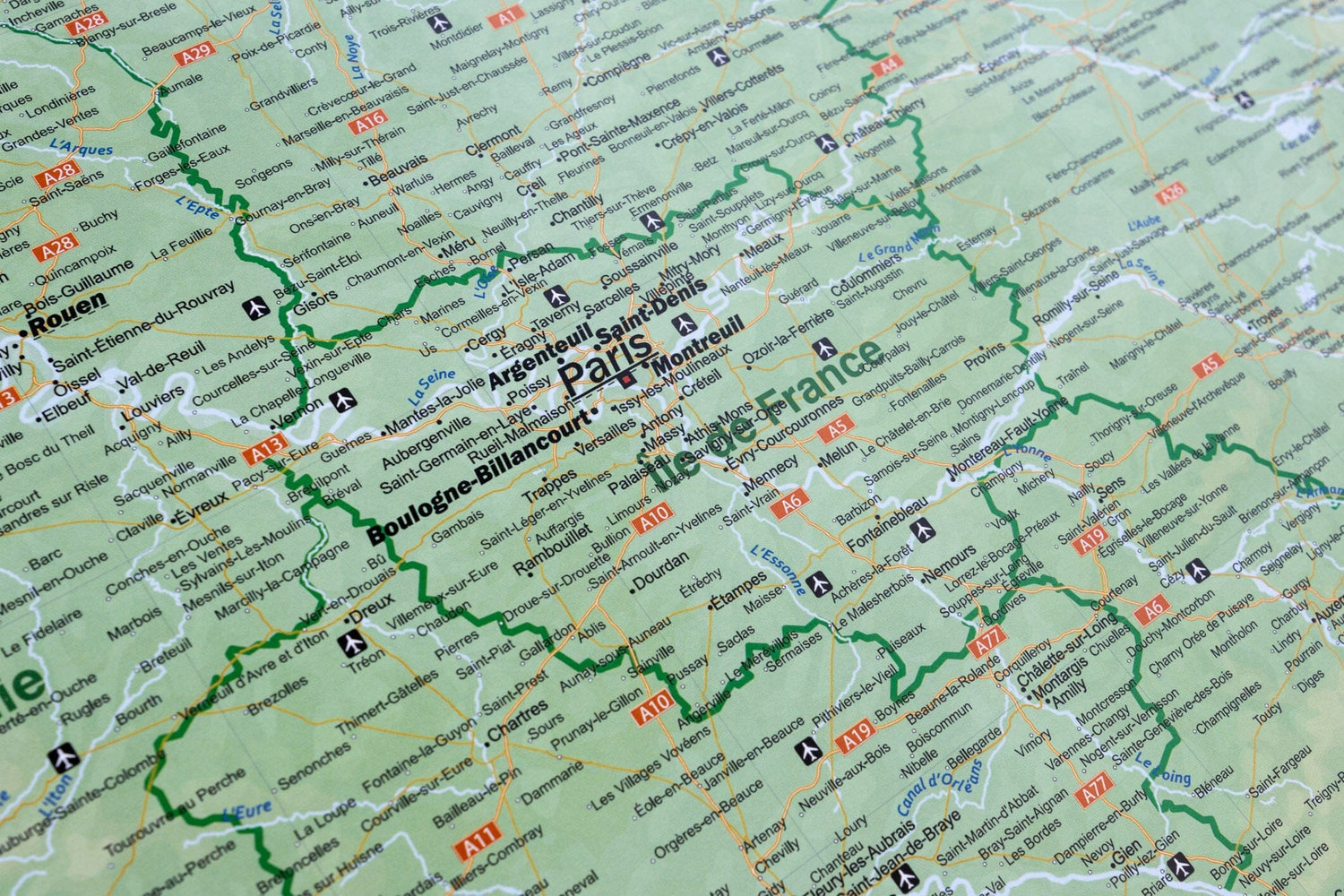 Carte murale plastifiée - France physique (100 x 100 cm), avec baguettes de maintien en bois | GeoMetro carte murale roulée (en tube) GeoMetro