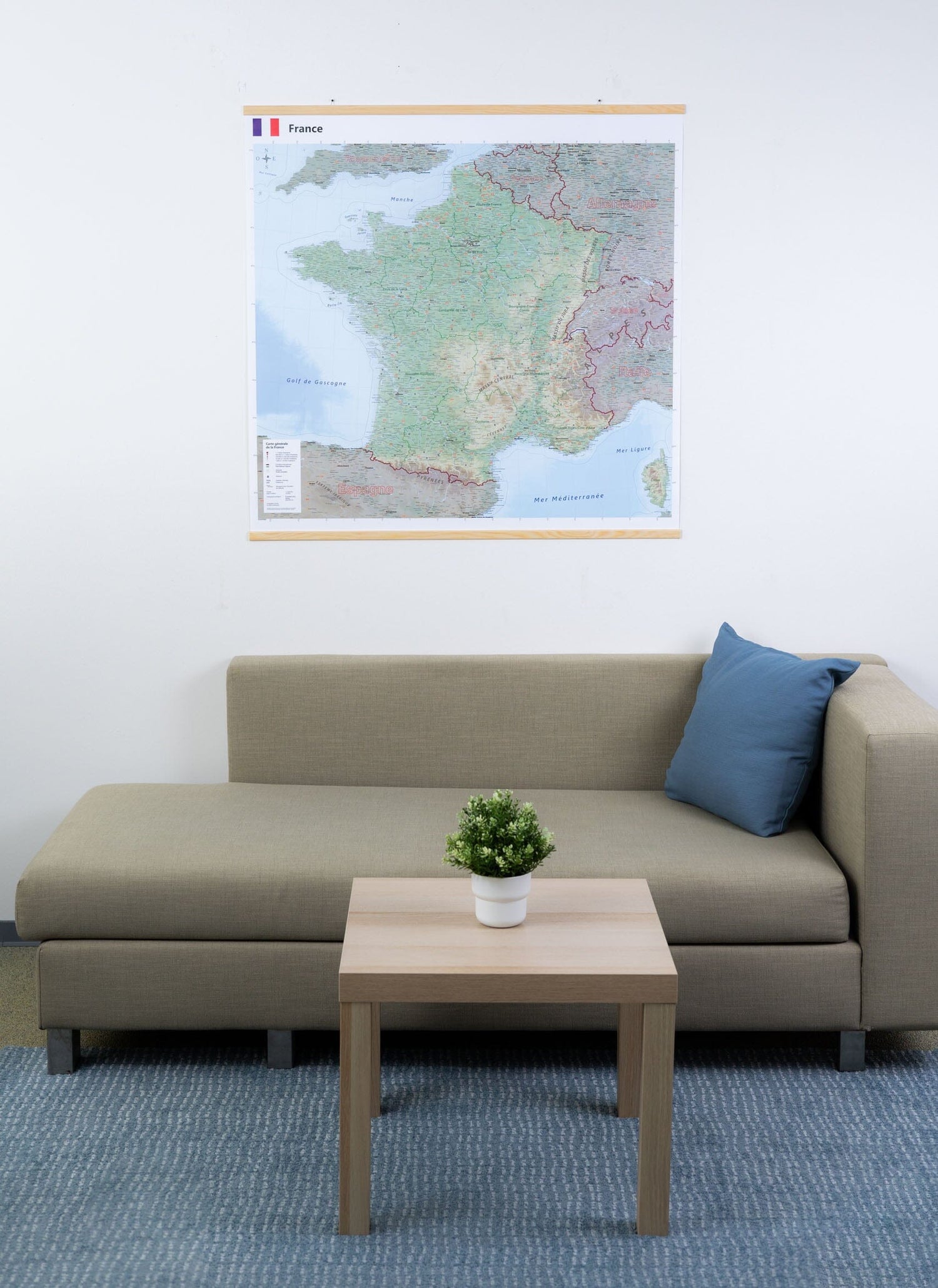 Carte murale plastifiée - France physique (100 x 100 cm), avec baguettes de maintien en bois | GeoMetro carte murale roulée (en tube) GeoMetro