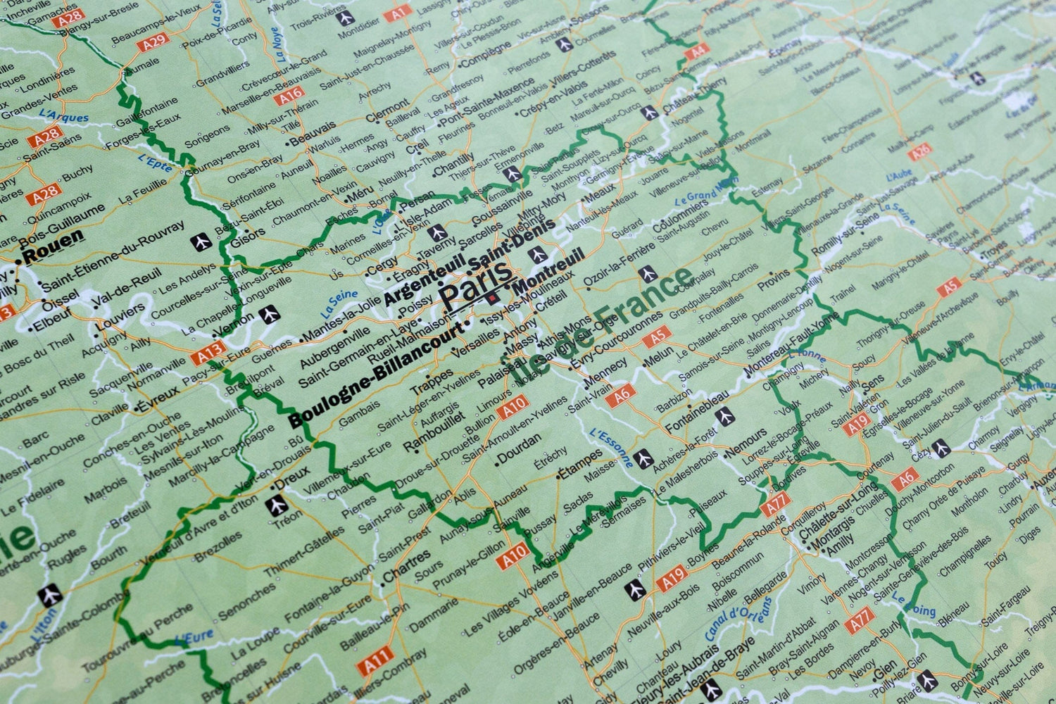 Carte murale plastifiée - France physique (100 x 100 cm) | GeoMetro carte murale roulée (en tube) GeoMetro