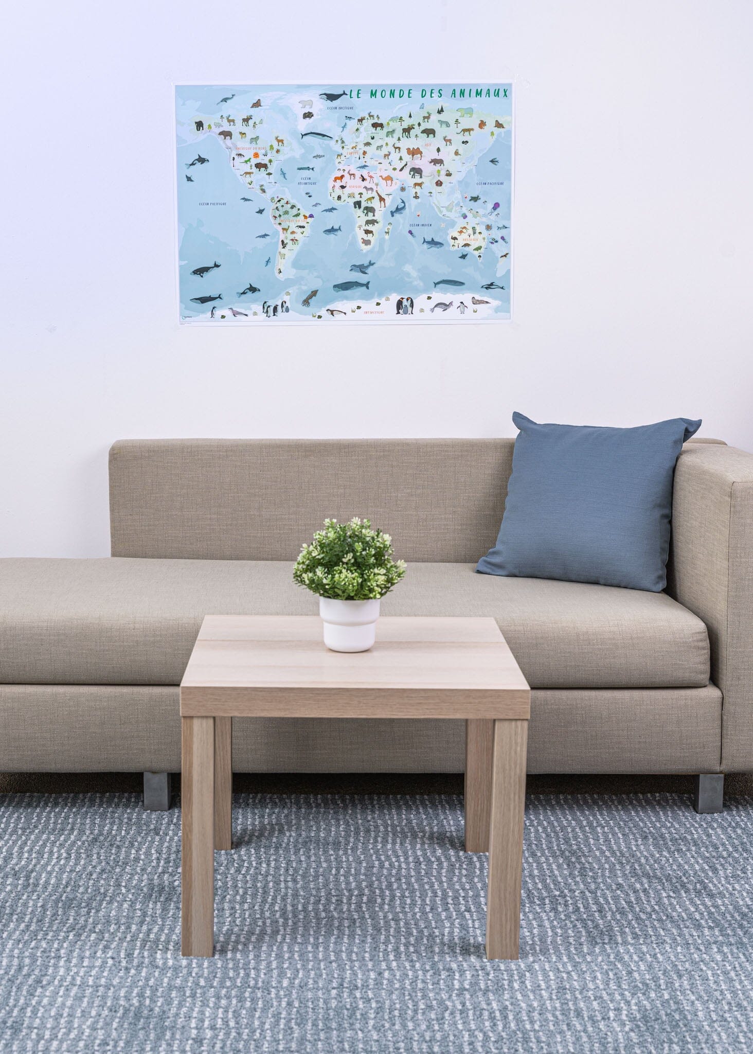 Carte murale plastifiée pour enfants - Monde des animaux (84 x 60 cm), avec 140 autocollants | GeoMetro carte murale roulée (en tube) GeoMetro