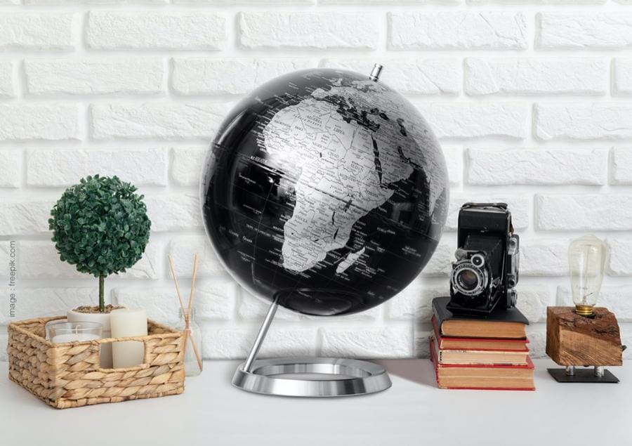 Globe noir & argent incliné de diamètre 30 cm, pied chromé (en français) globe Cartotheque Egg