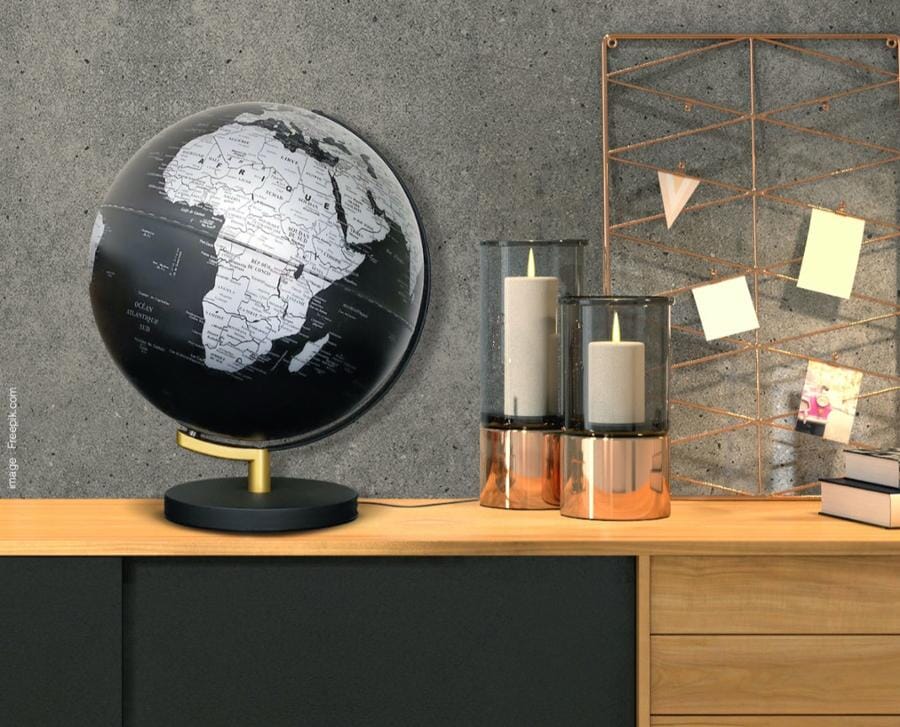 Globe noir lumineux de diamètre 30 cm, pied noir et doré (en français) globe Cartotheque Egg 